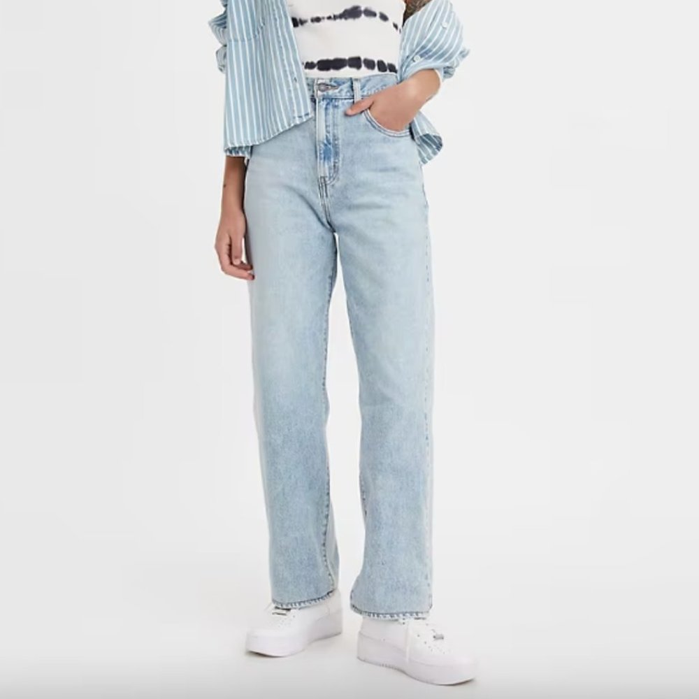 Levi's, light wash high waisted tapered straight relaxed fit sz 30